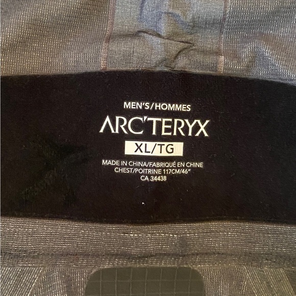 SOLD Arc’teryx Rare GORETEX XL Hard Shell Jacket - Picture 7 of 15